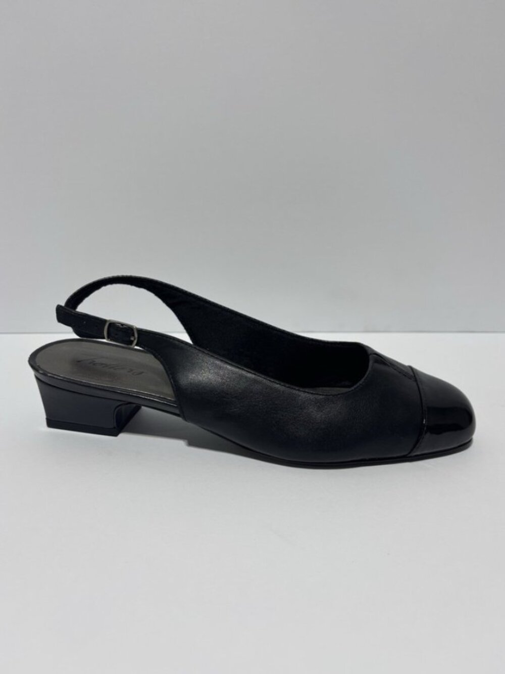 Trotters Women’s Dea Black Slingback Pumps, Size 8.5 WW
